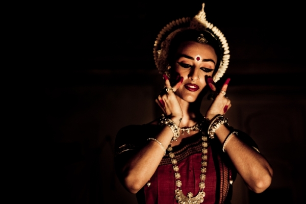 Американская танцовщица Коллина Шакти и индийский танец Одисси